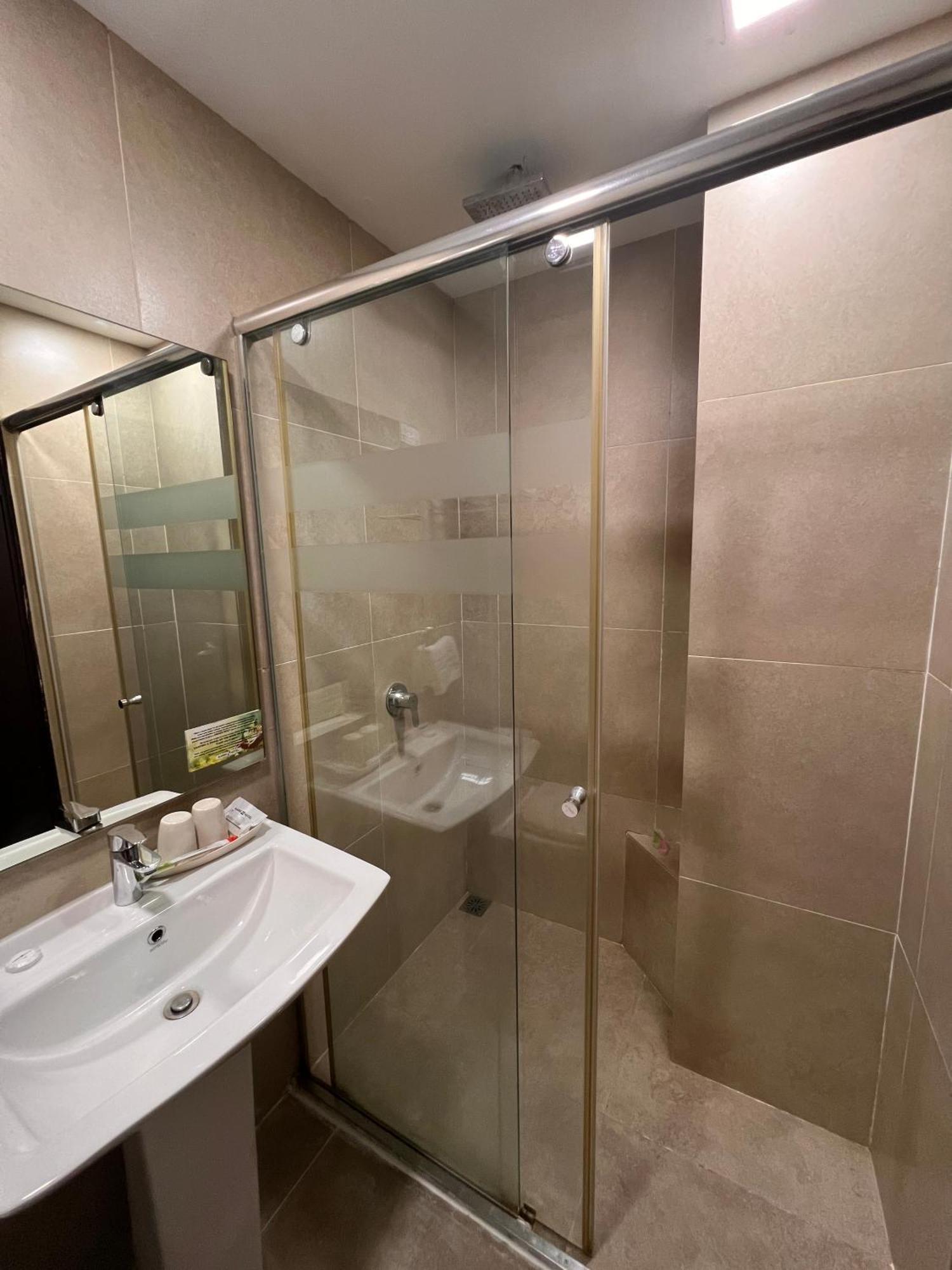 Ajang Hotel Miri Exteriör bild