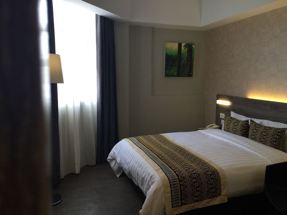 Ajang Hotel Miri Exteriör bild
