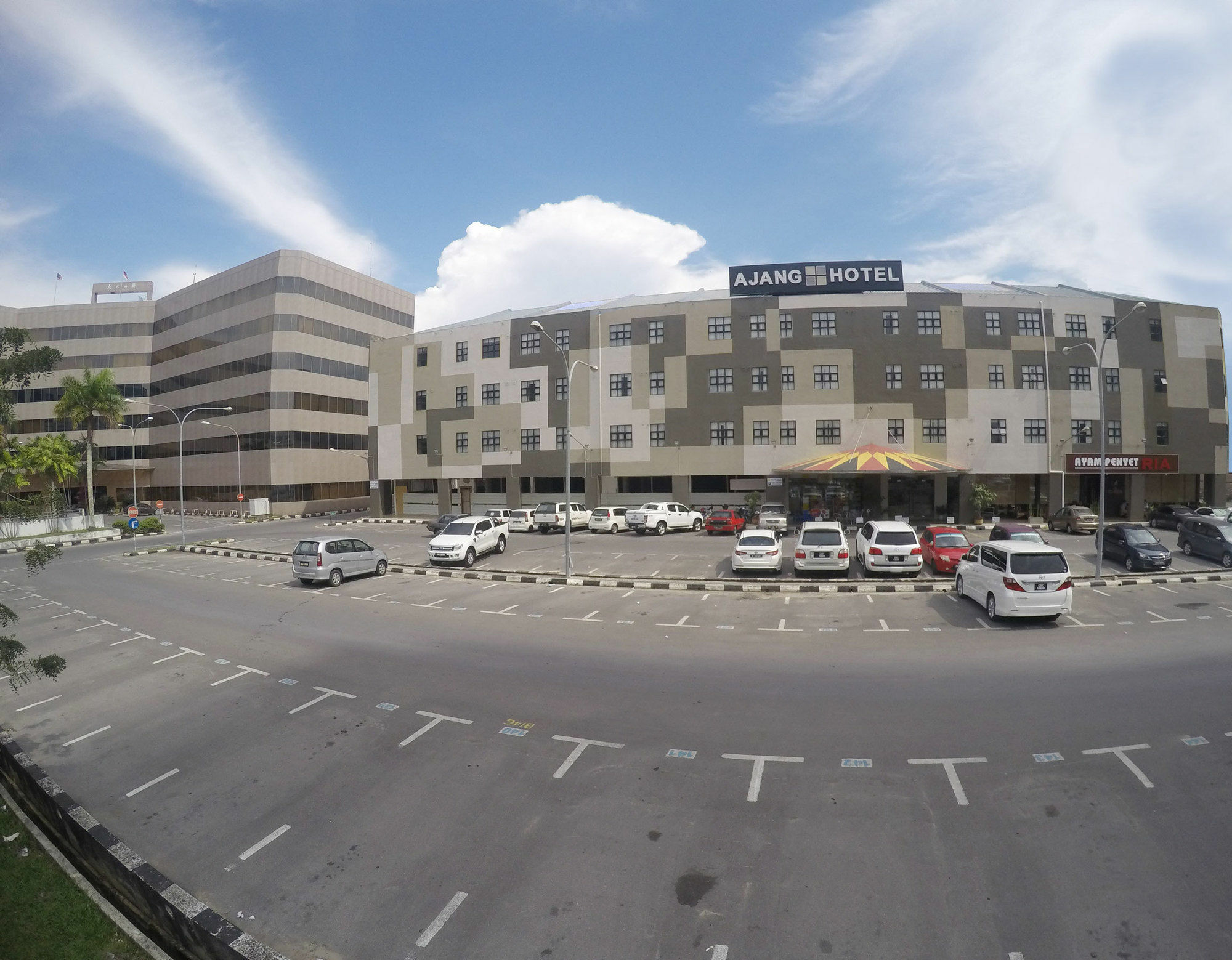 Ajang Hotel Miri Exteriör bild